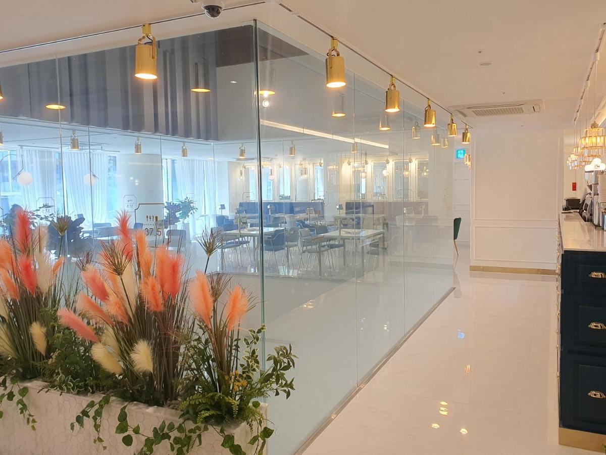 Days Hotel By Wyndham Seoul Myeongdong Exterior foto